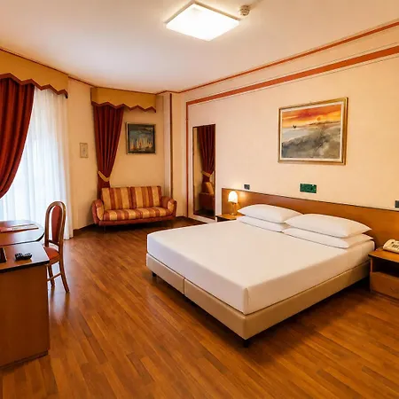 Hotel Phi 4*