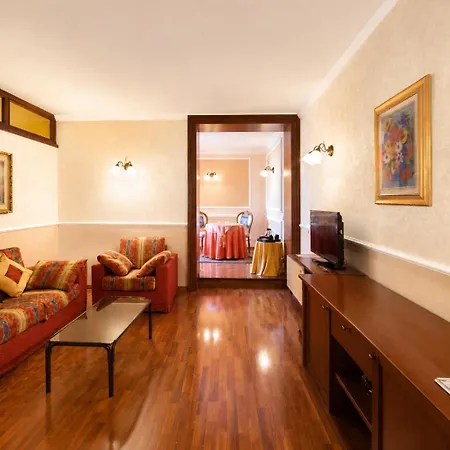 Hotel Phi 4*